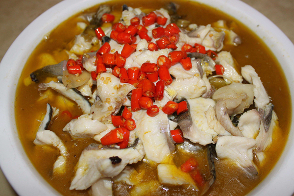 阿強(qiáng)家的酸菜魚你一定吃過，但你知不知道她為何只選路邊開店？