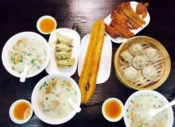 把豆?jié){油條做成夜宵，外賣月銷破百萬，他已經(jīng)做了7年的網(wǎng)紅