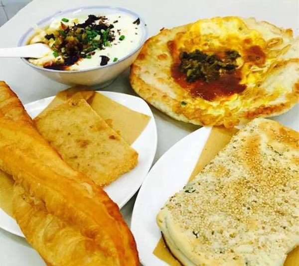 把豆?jié){油條做成夜宵，外賣月銷破百萬，他已經(jīng)做了7年的網(wǎng)紅