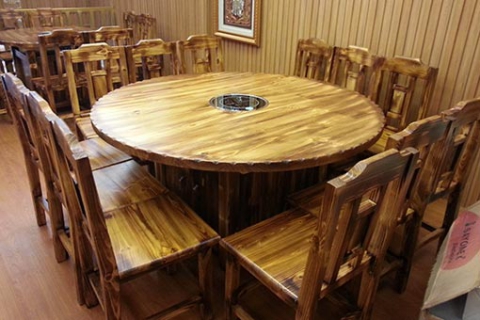 怎樣挑選火鍋?zhàn)酪蔚念伾?><div><h3>怎樣挑選火鍋?zhàn)酪蔚念伾?/h3><p>根據(jù)火鍋店的設(shè)計(jì)風(fēng)格，主題格調(diào)，火鍋店所需要的火鍋?zhàn)酪蔚目钍绞遣灰粯拥模疱佔(zhàn)酪蔚念伾墙M成火鍋?zhàn)酪慰钍降闹匾蛩?。因此不同的火鍋店需要的火鍋?zhàn)酪蔚念伾彩歉鞑?..</p><p>2019-10-31</p></div></a></li><li><a href=