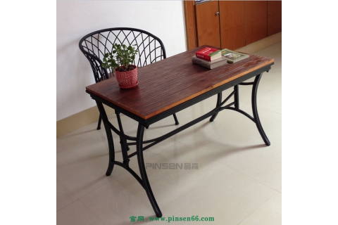 實(shí)木桌椅比板式桌椅有什么優(yōu)勢(shì)？