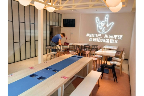 讓深圳品森家具來給你講解老榆木火鍋?zhàn)涝趺炊ㄖ?><div><h3>讓深圳品森家具來給你講解老榆木火鍋?zhàn)涝趺炊ㄖ?/h3><p>讓 深圳品森家具 來給你講解老榆木火鍋?zhàn)涝趺炊ㄖ?要想做一家好的仿古火鍋餐飲店面，必須做老榆木火鍋?zhàn)龅亩ㄖ啤Ｒ苍S很多人認(rèn)為店面形象的載體，不僅僅是店面裝修的標(biāo)準(zhǔn)，和室...</p><p>2019-11-28</p></div></a></li><li><a href=